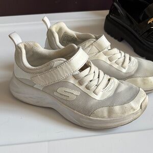 Skechers Cream Athletic Shoes kids